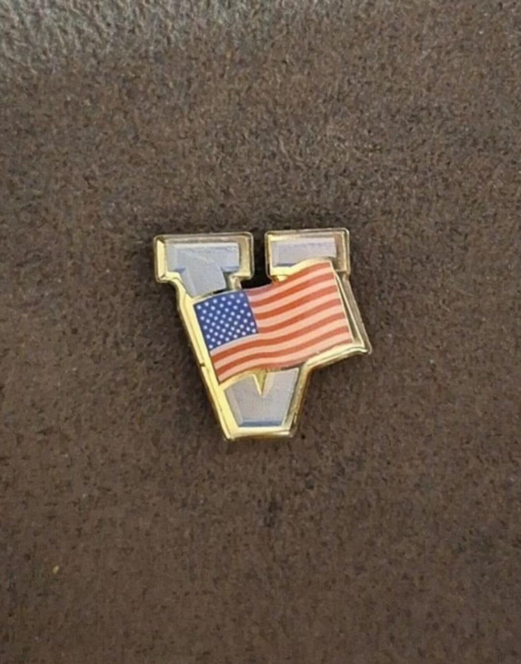 1980s Victory American Flag Gold Tone Enamel Pin