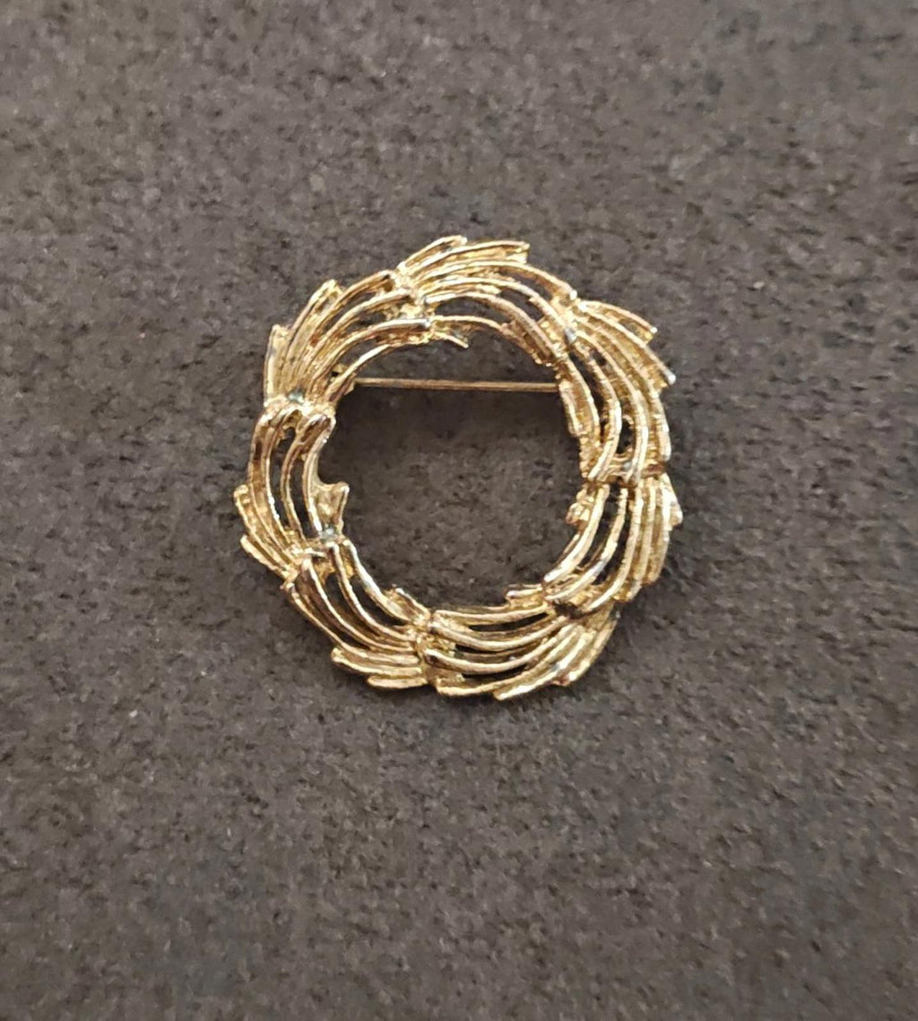 1960’s Elven Style Swirling Circle Gold Tone Brooch