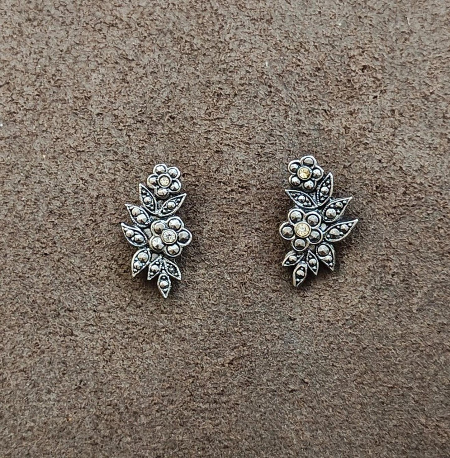1980s Vintage Avon Floral Silver Tone Elven Leaves Rhinestones Stud Earrings