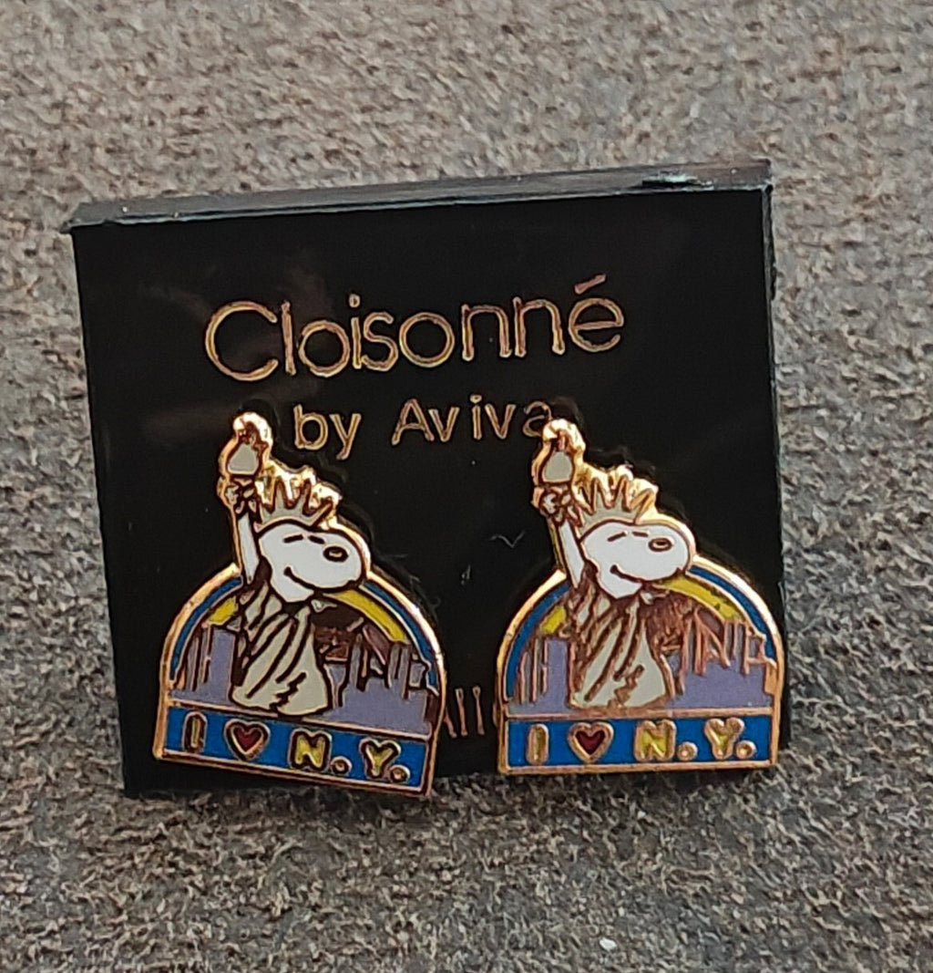 1970s Peanuts Snoopy " I Love N.Y. Gold Tone Cloisonné Stud Enamel Earrings New