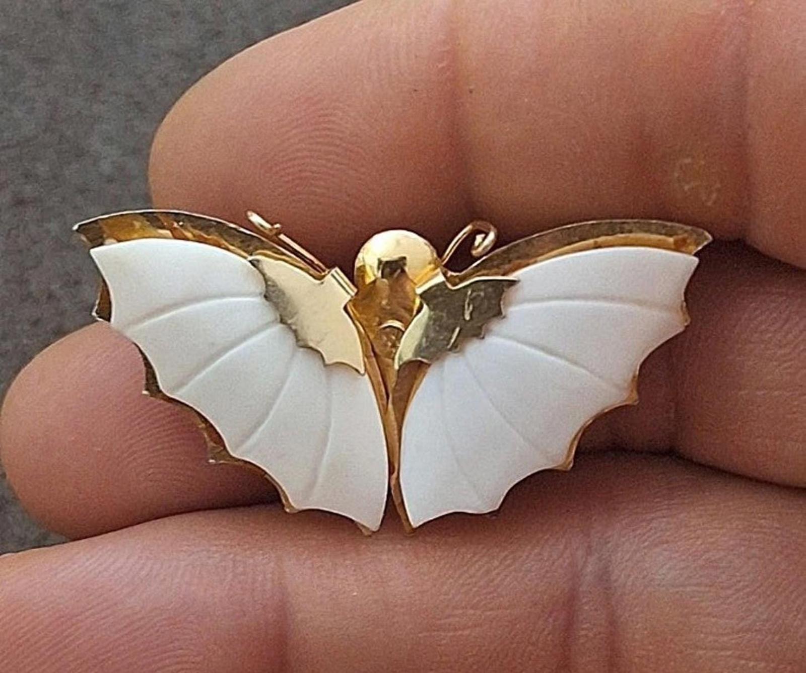 1980’s Seashell Gold Tone Butterfly Pin Brooch