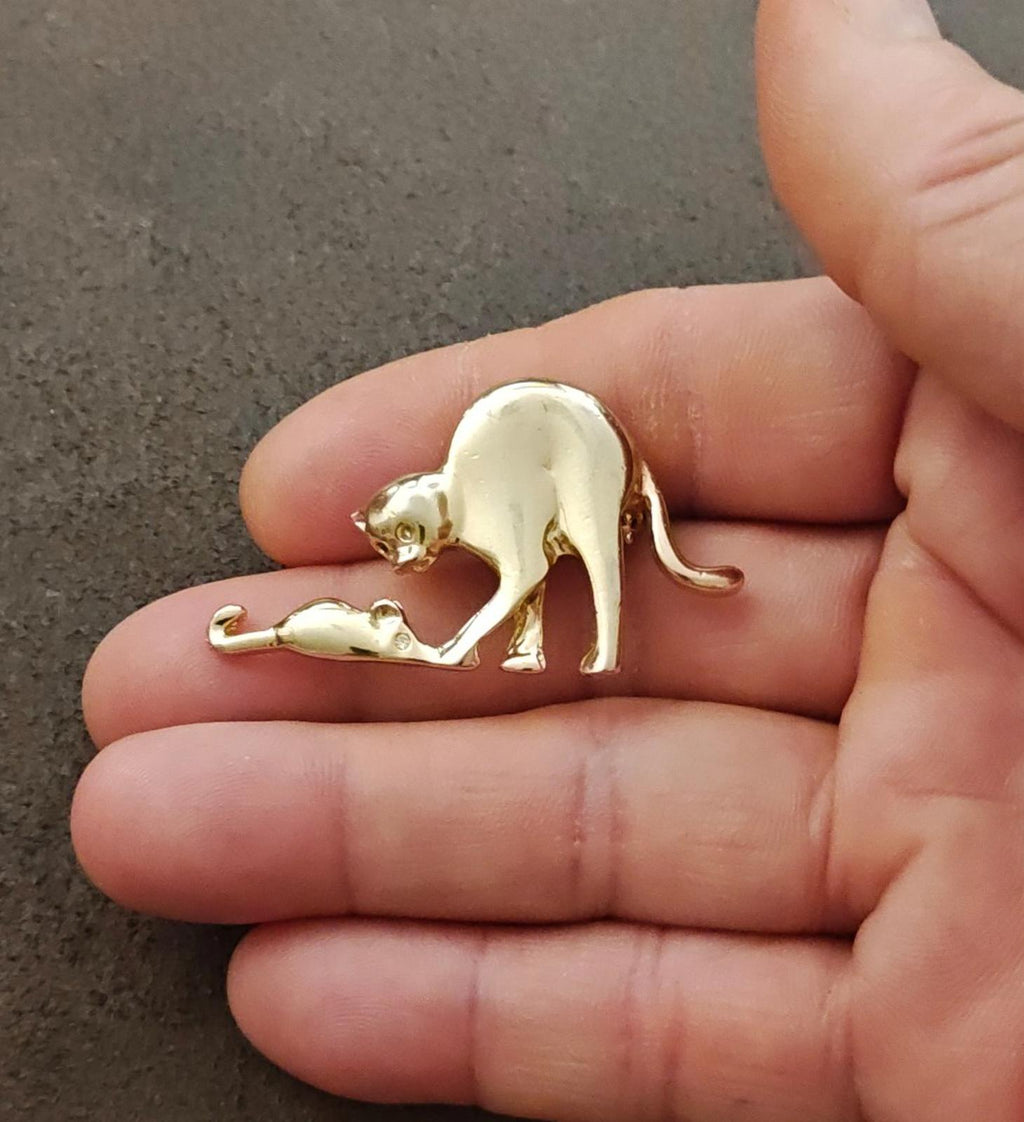 1980s Gold Tone With Clear Rhinestone Cat Chasing Mouse Brooch