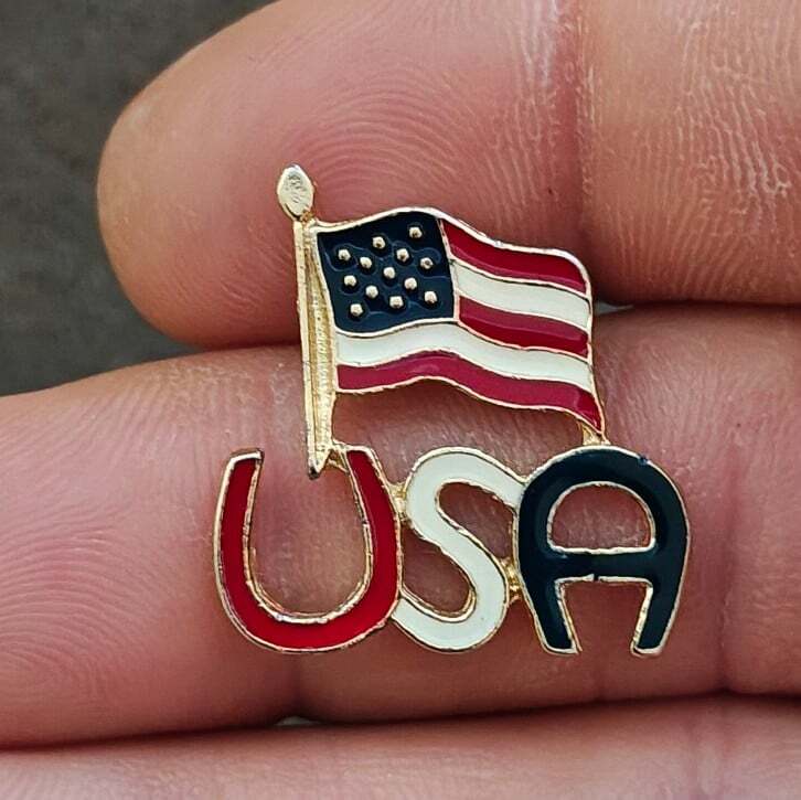2000 Patriotic Horseshoe Style Letters USA American Flag Enamel Pin