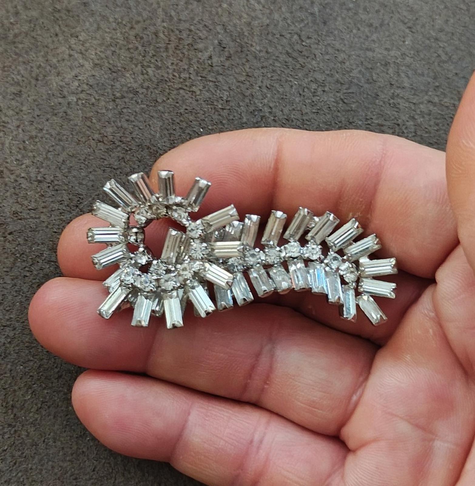 1960s Baguette Cut Rhinestones & Accent Stones Brooch Pin