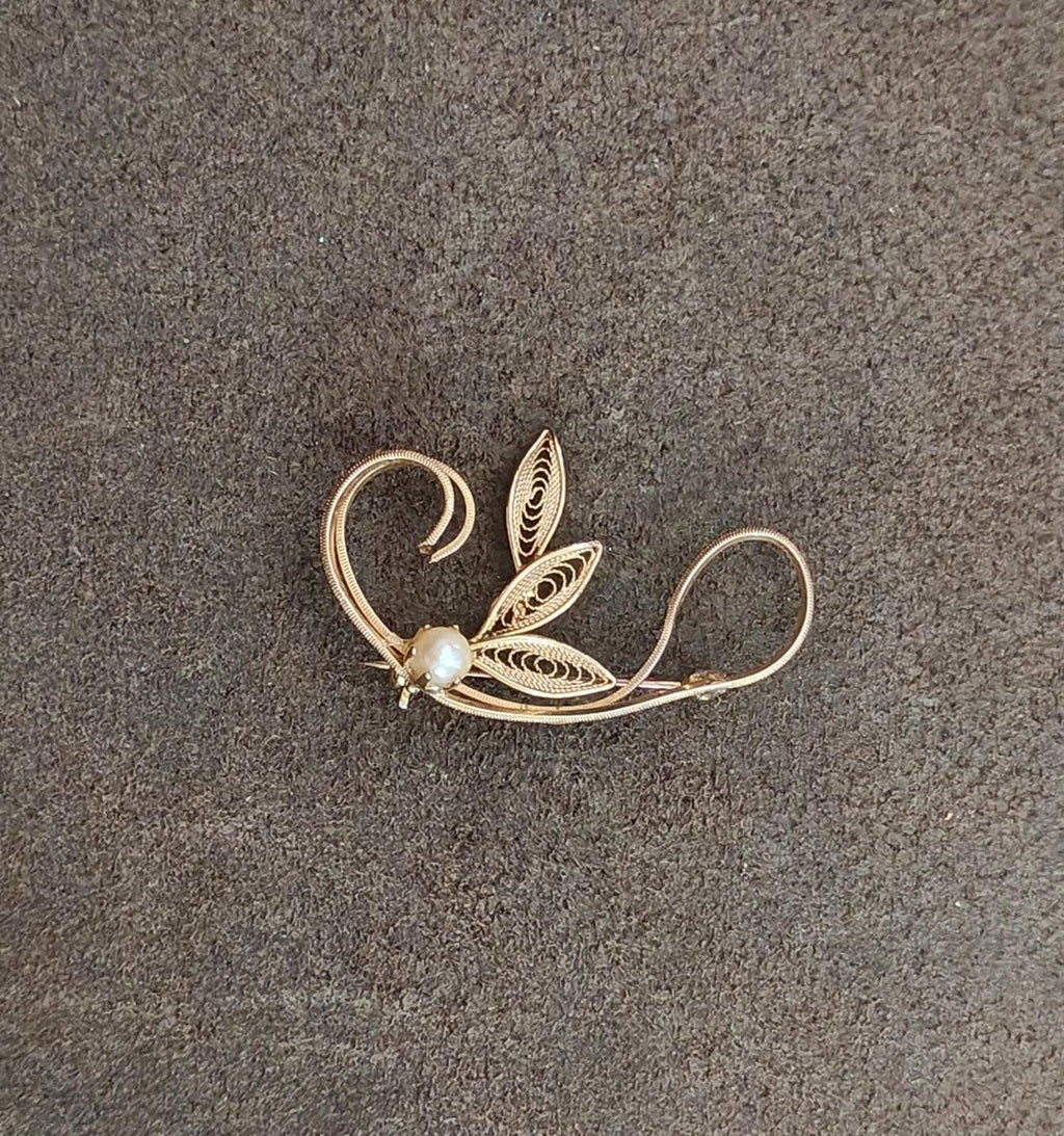 Gold tone leaf filigree brooch with faux pearl bead, delicate curling vine, full view