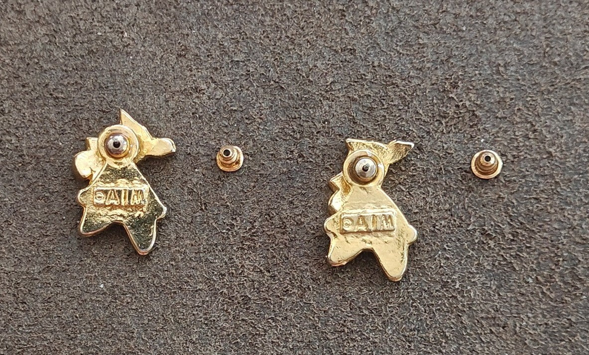 1980s Signed AIM Gold Tone Enamel Christmas Cat Stud Earrings