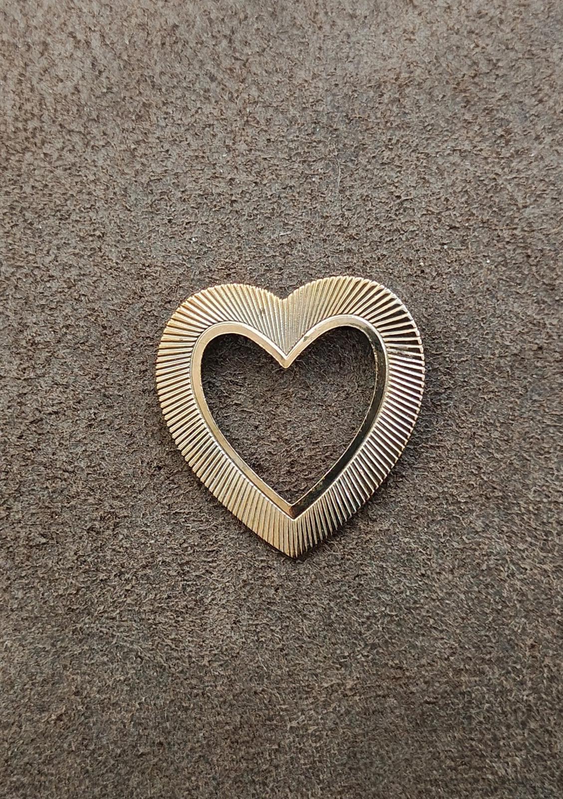 1980s Vintage Textured Heart Shaped Gold Shaped Brooch Pin