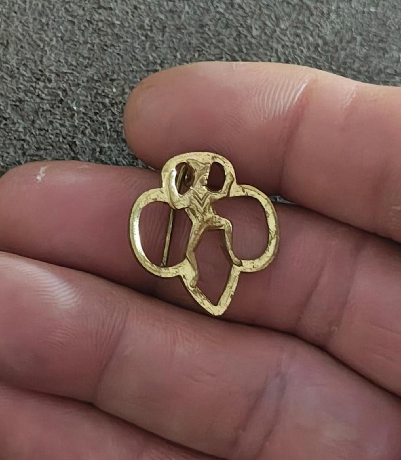 1960s Vintage vintage Girl Scout Brownie Membership Gold Tone Pin Brooch