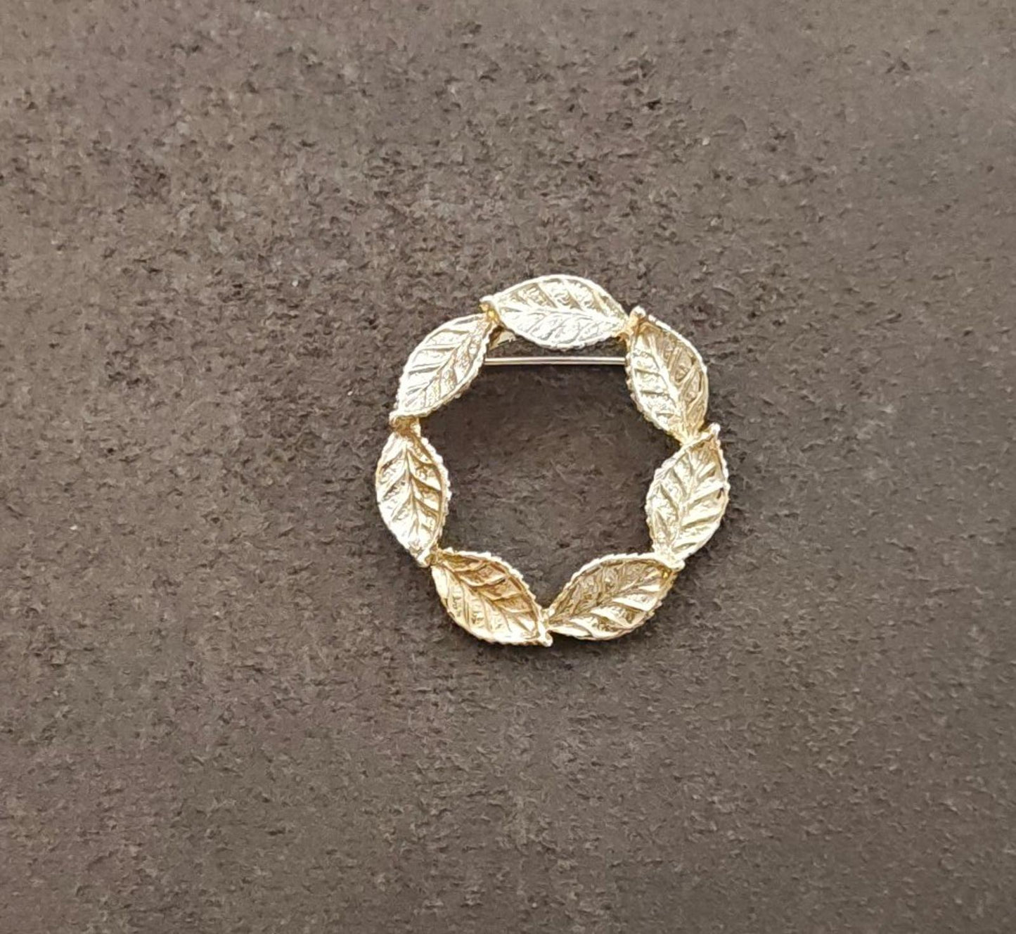 1960s Gerry's Gold Tone Textured Leaf Wreath Brooch