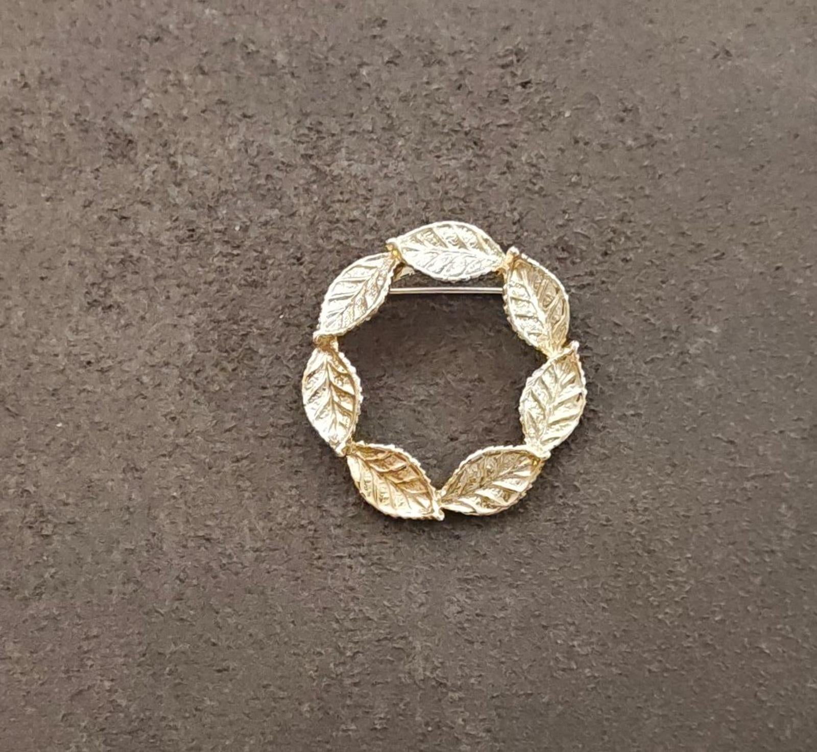 1960s Gerry's Gold Tone Textured Leaf Wreath Brooch