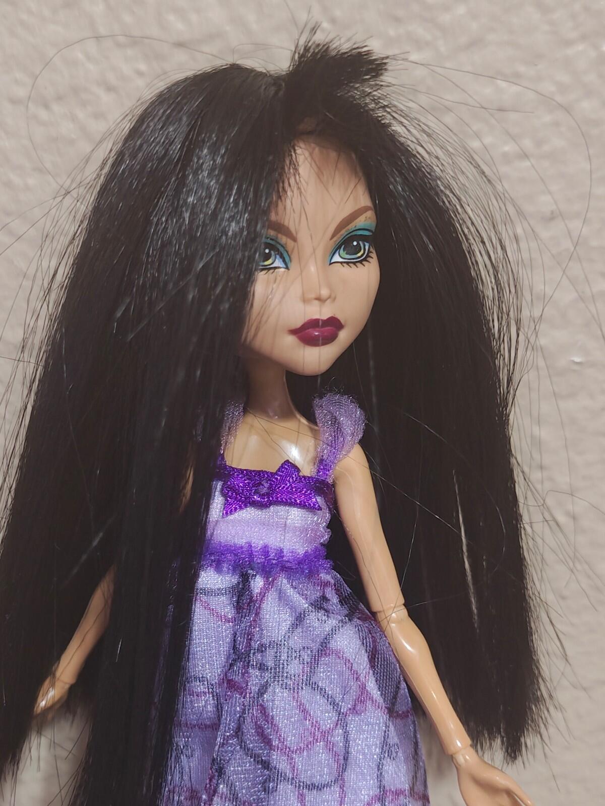 2008 Monster High Cleo de Nile With Purple Outfit