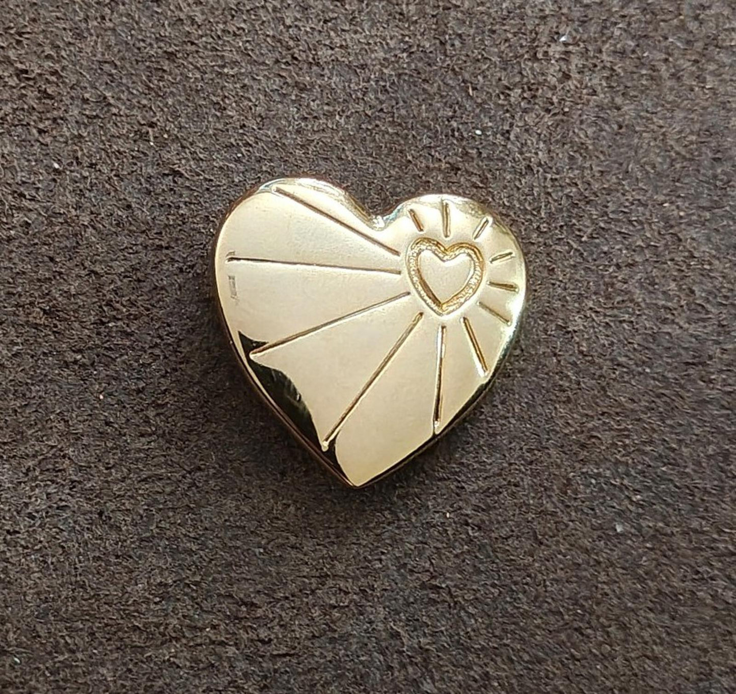 1990s Vintage Collectable Variety Club Gold Tone 3D Heart Pin Brooch
