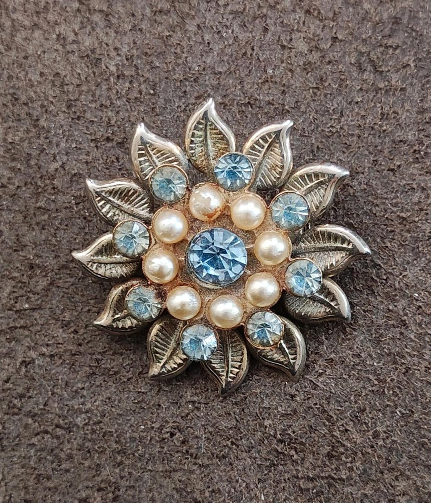 1950s Vintage Silver Tone Flower With Blue Rhinestones And Faux Pearls Brooch