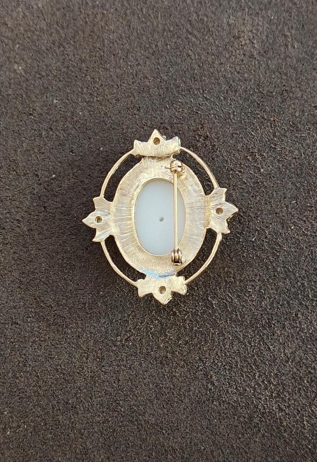 1970/80s Victorian Style Gold Tone Brooch With An Oval Faux Mabe Pearl Cabochon