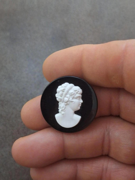 1970s Black & White Cameo Brooch