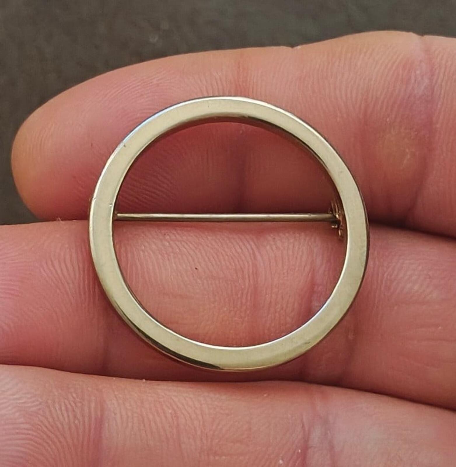 1950s/60s Classic Minimalist Open Circle Gold Tone Brooch Pin