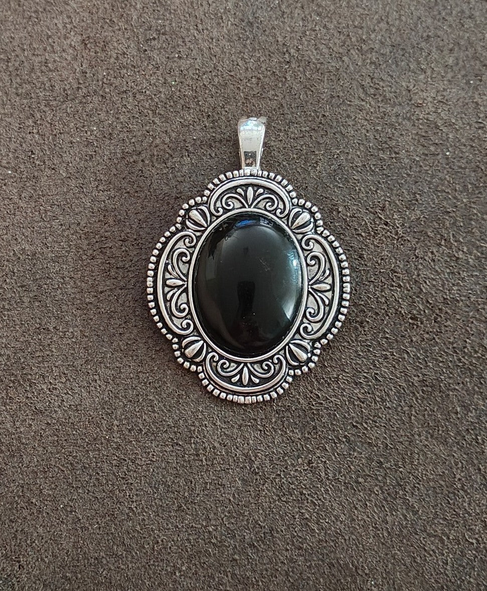 1990s Silver Tone With Oval Cabochon Stone Pendant