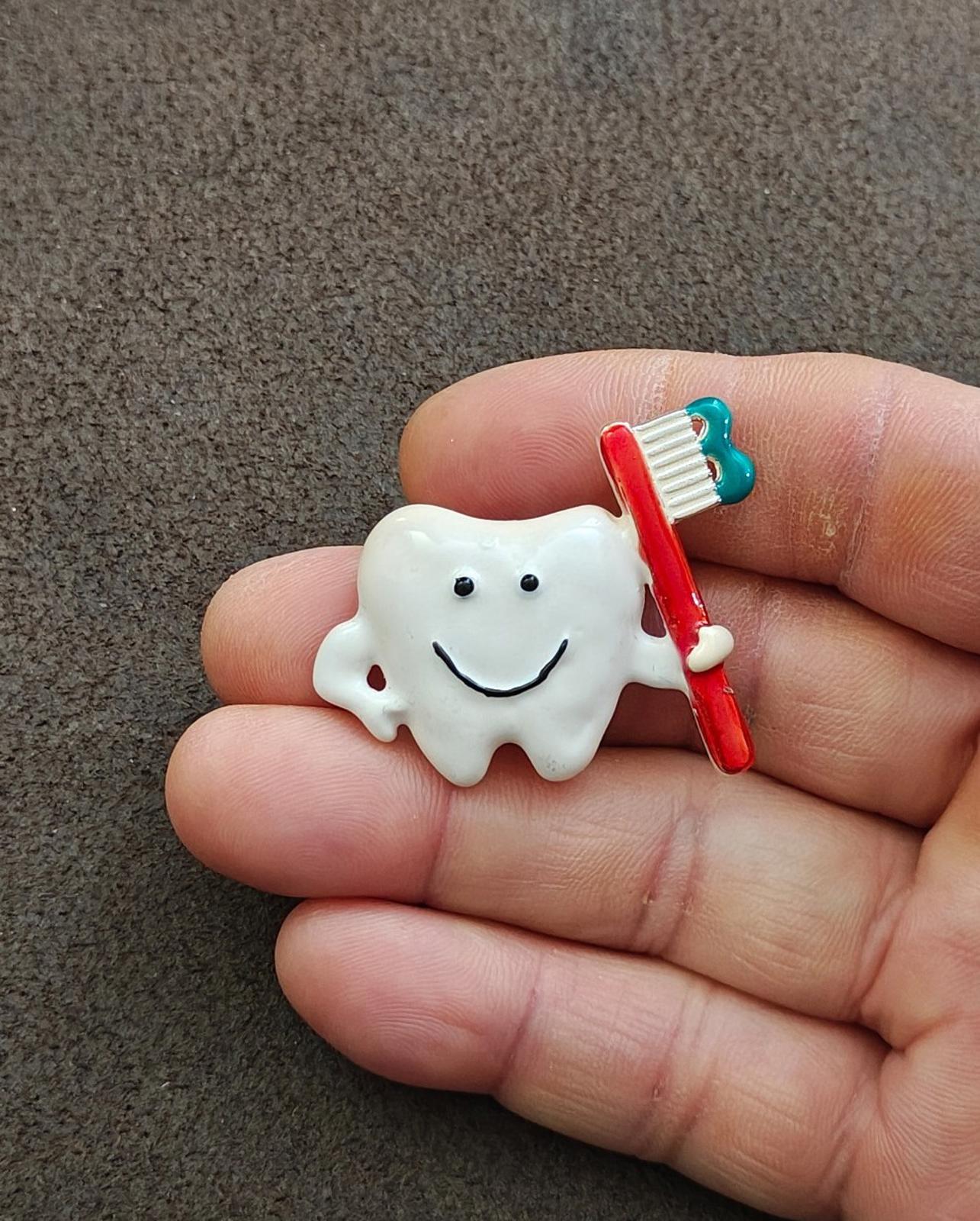 1980s Rare Danecraft Happy Tooth Holding a Toothbrush Silver Tone Enamel Pin