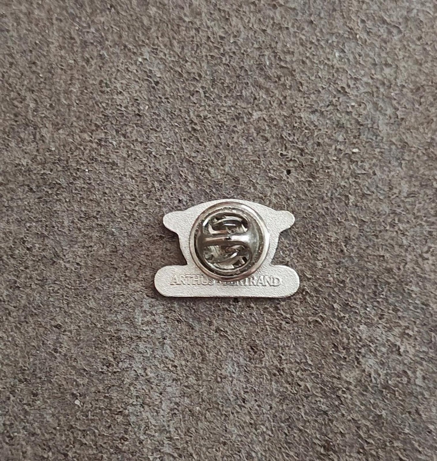 Le Creuset Miniature Cocotte Oven Silver Tone Enamel Pin