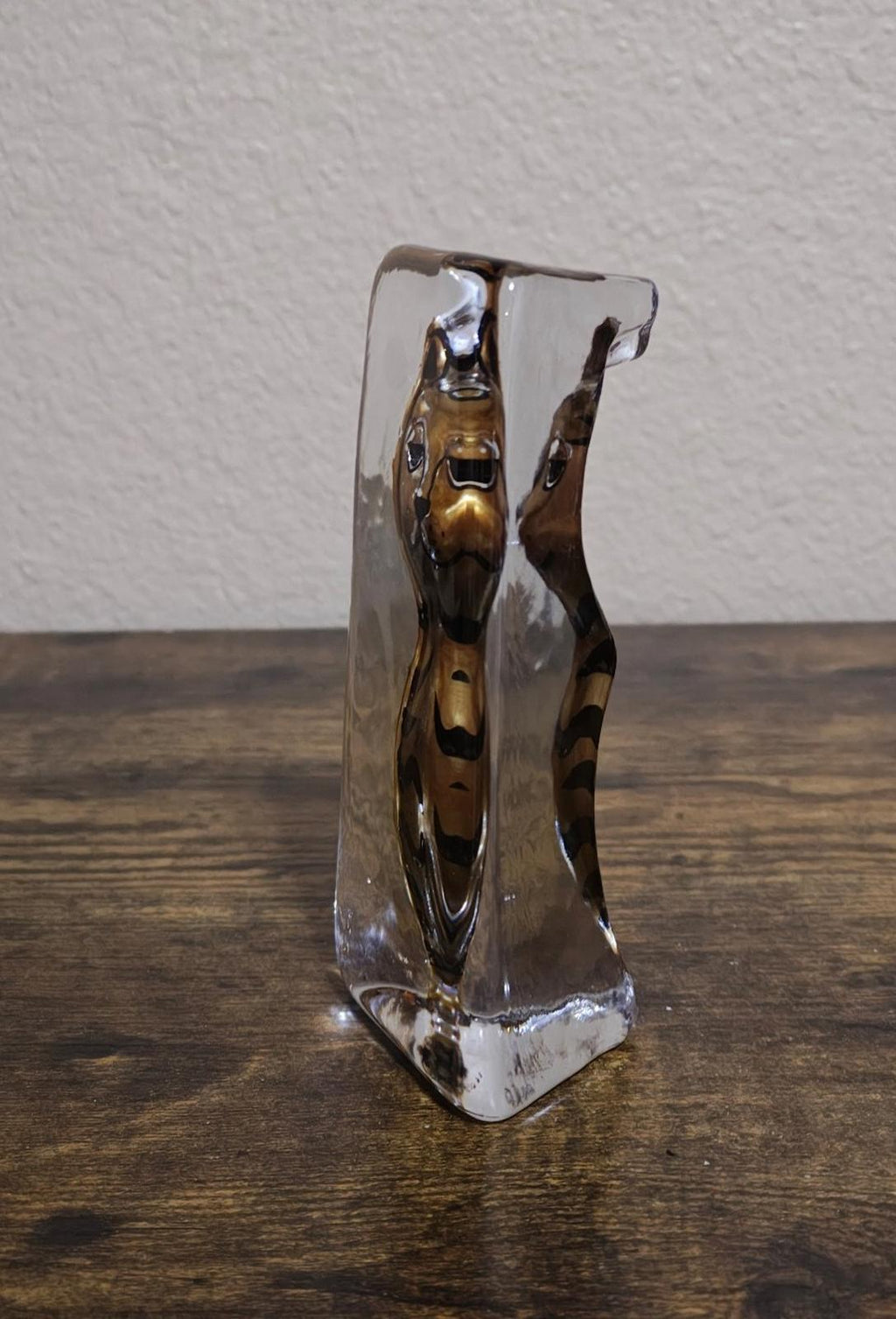 Clear cat paperweight figurine side view, reflective block with gold tabby stripes
