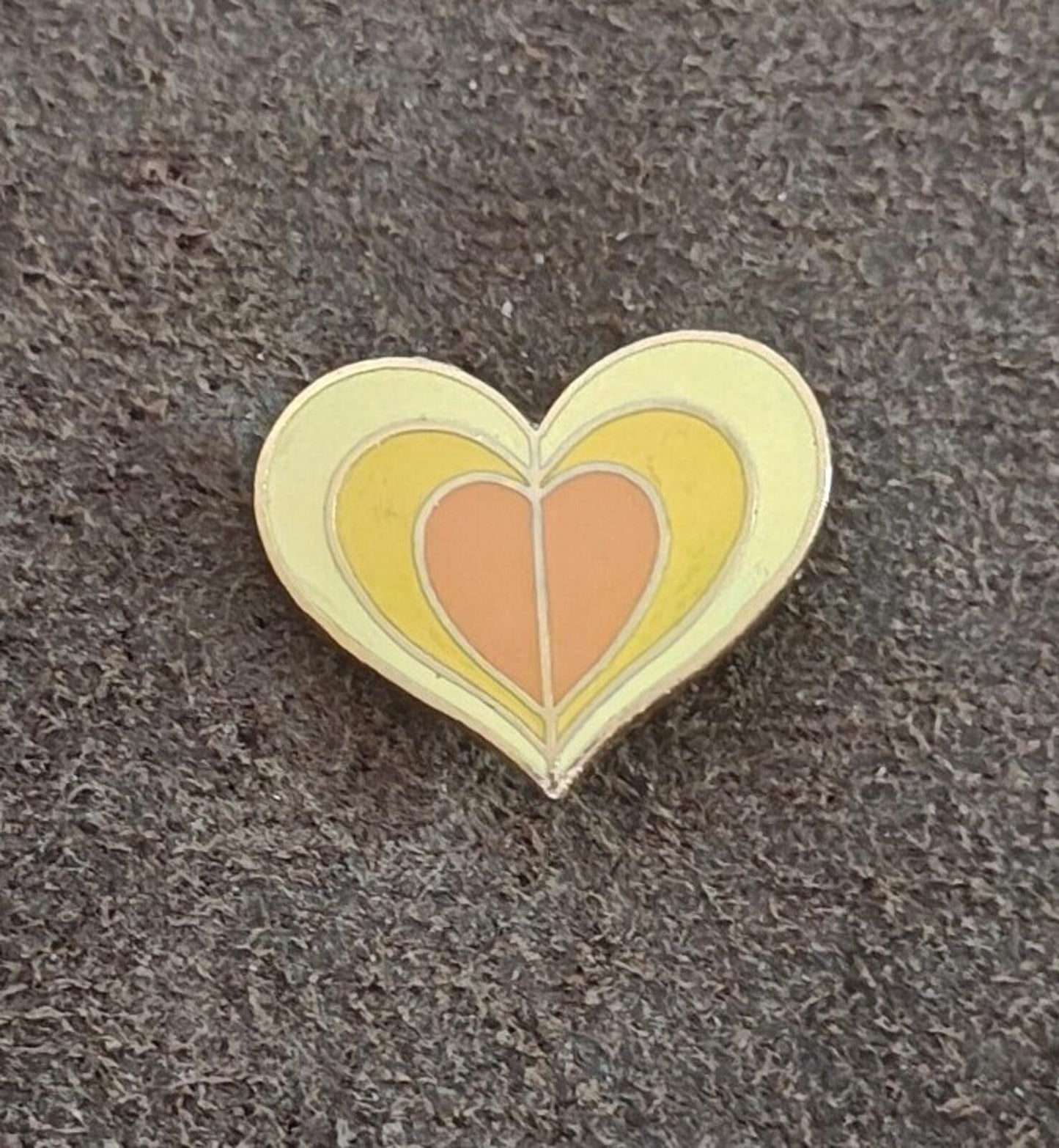 1970s Gold Tone Retro Enamel Heart Pin