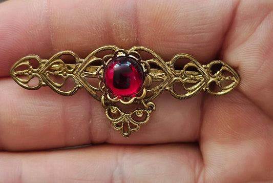 1960s/70s Goldtone Open Sideways Hearts With Center Red Jelly Cabochon Brooch