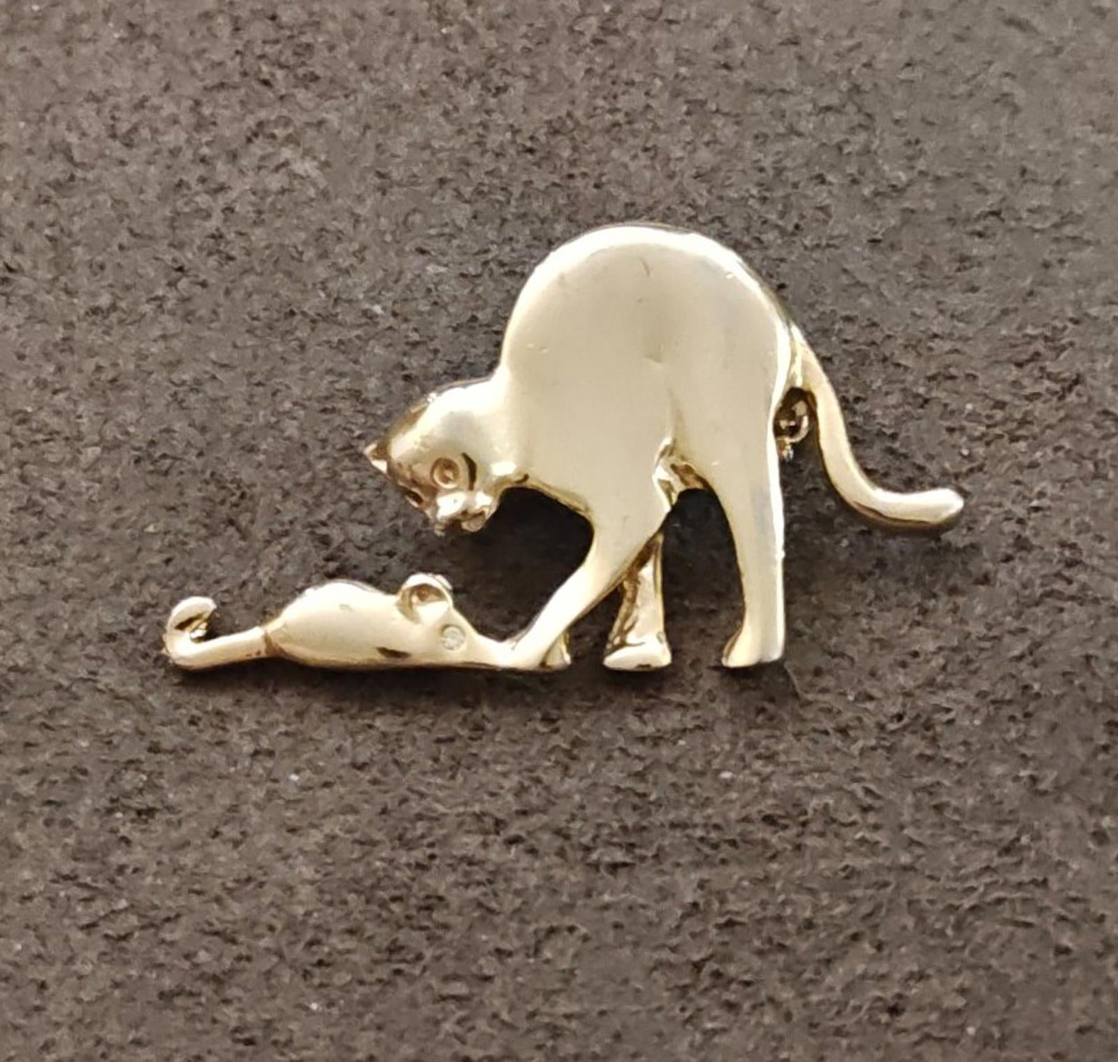 1980s Gold Tone With Clear Rhinestone Cat Chasing Mouse Brooch