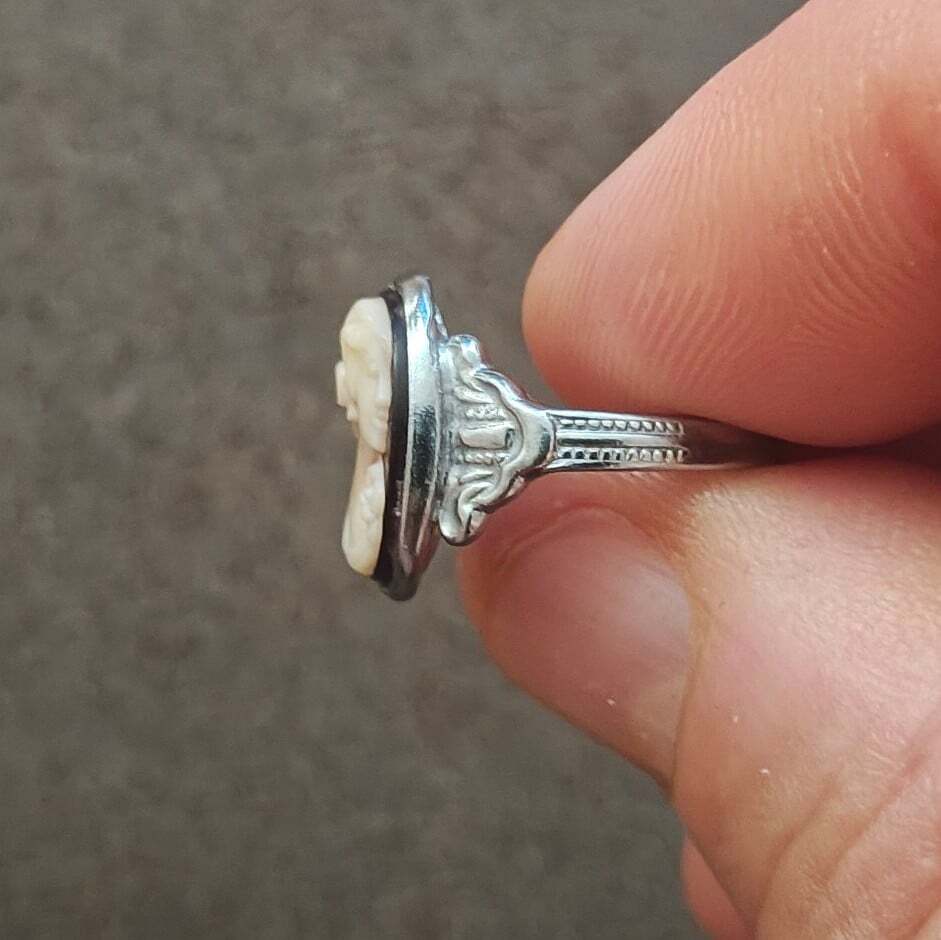 1930s/40s Signed UNCAS Silver Tone Art Deco Style Cameo Ring.