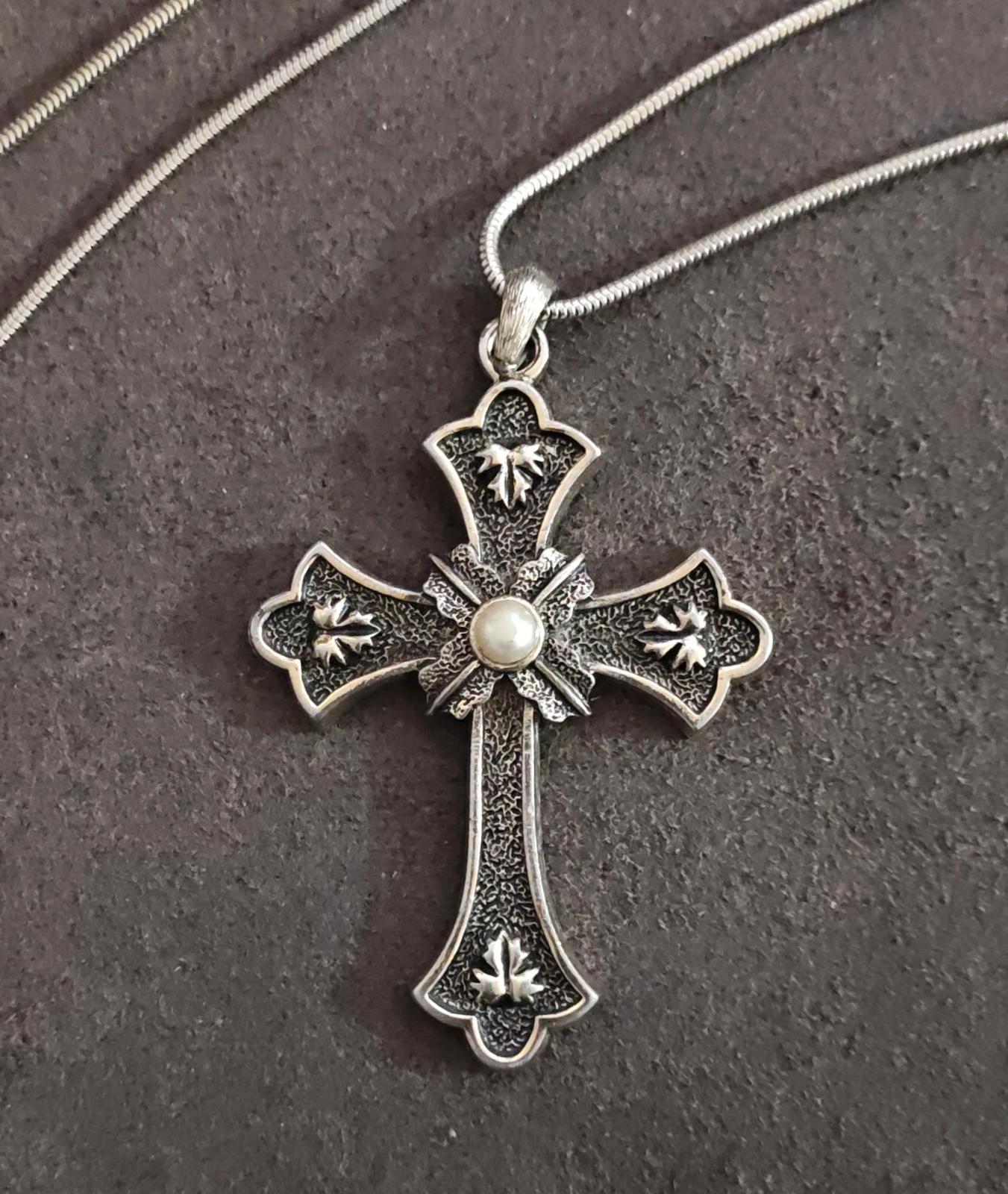 Sarah Coventry 1975 Limited Edition "Peace" Cross Pendant Necklace