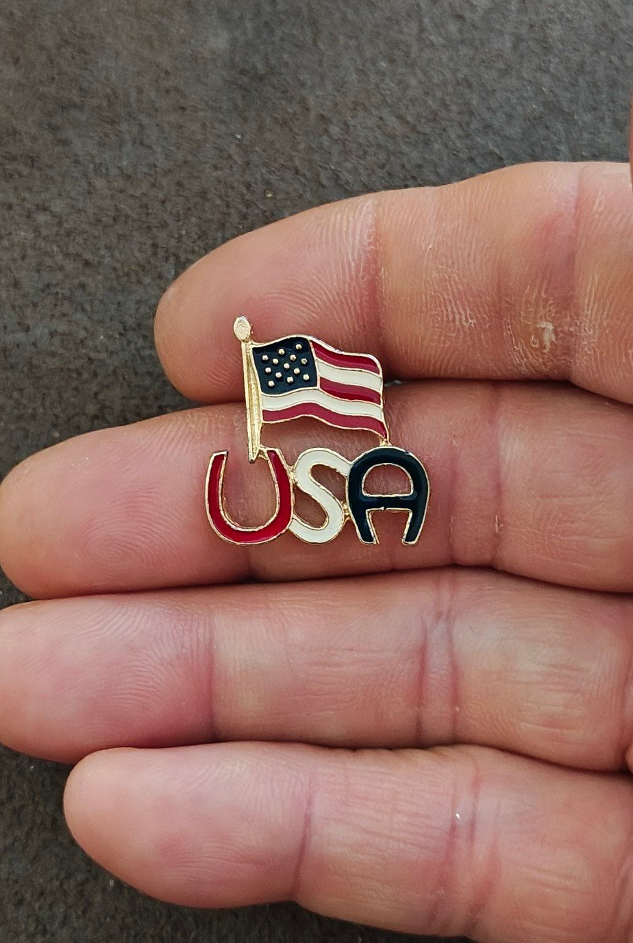 2000 Patriotic Horseshoe Style Letters USA American Flag Enamel Pin