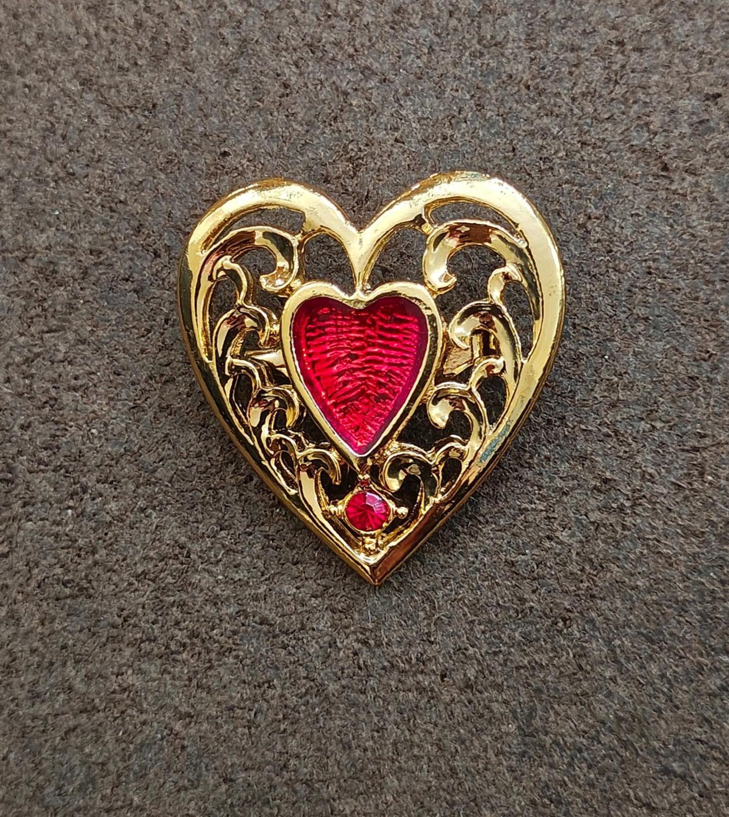 80s Gold Tone Art Deco Style With Red Enamel Heart In The Center Brooch