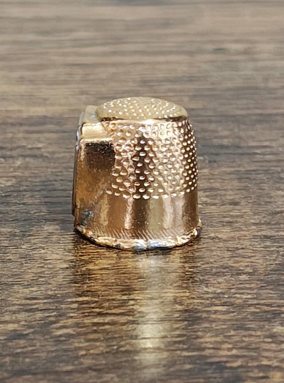 1960s New York "Empire State" Building Gold Tone Enamel Crest Souvenir Thimble