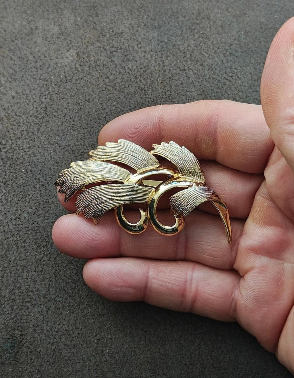 Vintage Gold Tone Abstract Textured Leaf Brooch Pin