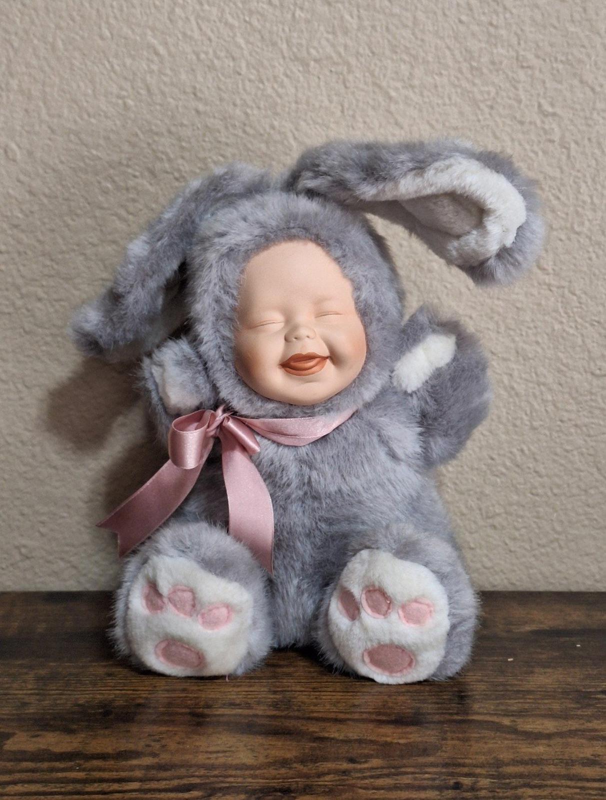 Cute Vintage 2001 Cuddle Kids Geppeddo Baily Bunny Rabbit Porcelain Face Plush.