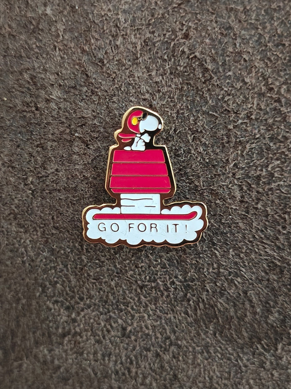 1970s Peanuts Snoopy Go For It! Gold Tone Enamel Pin