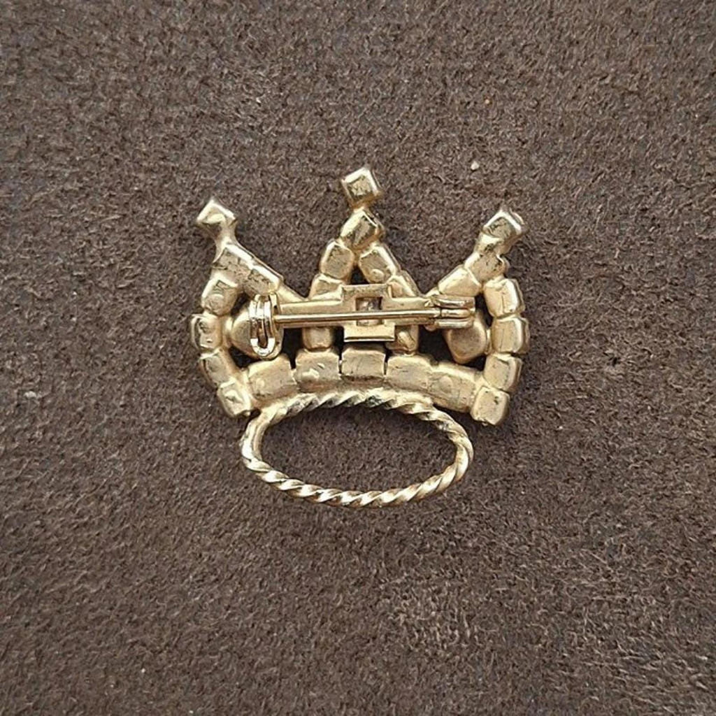 Gold-tone crown brooch back with pin stem and clasp mechanism