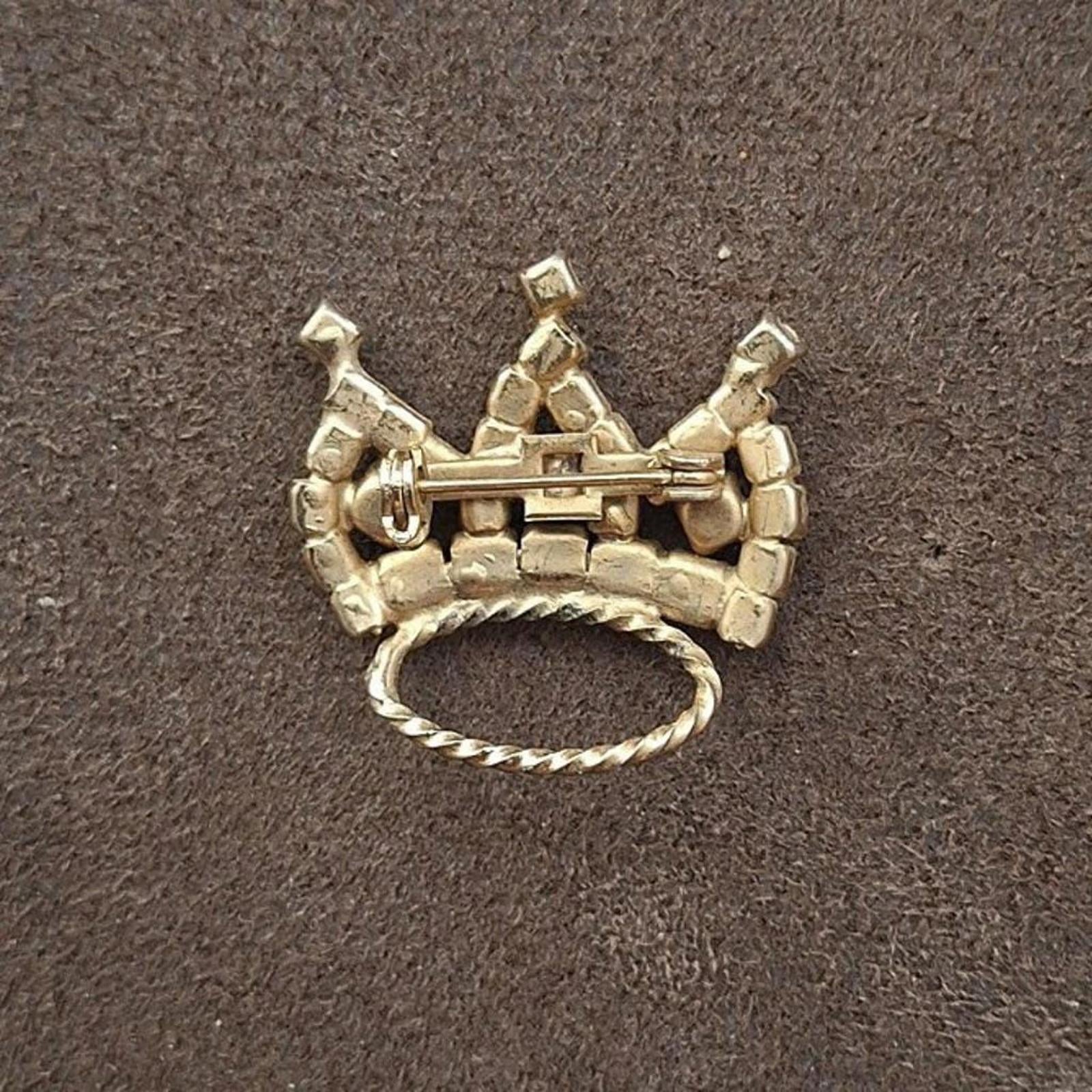 Gold-tone crown brooch back with pin stem and clasp mechanism