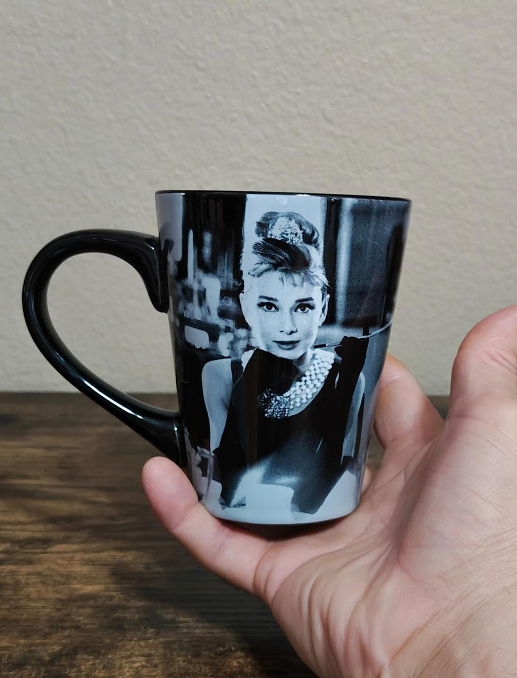 2010 Vandor Paramount Pictures Audrey Hepburn Breakfast at Tiffany's Black Mug