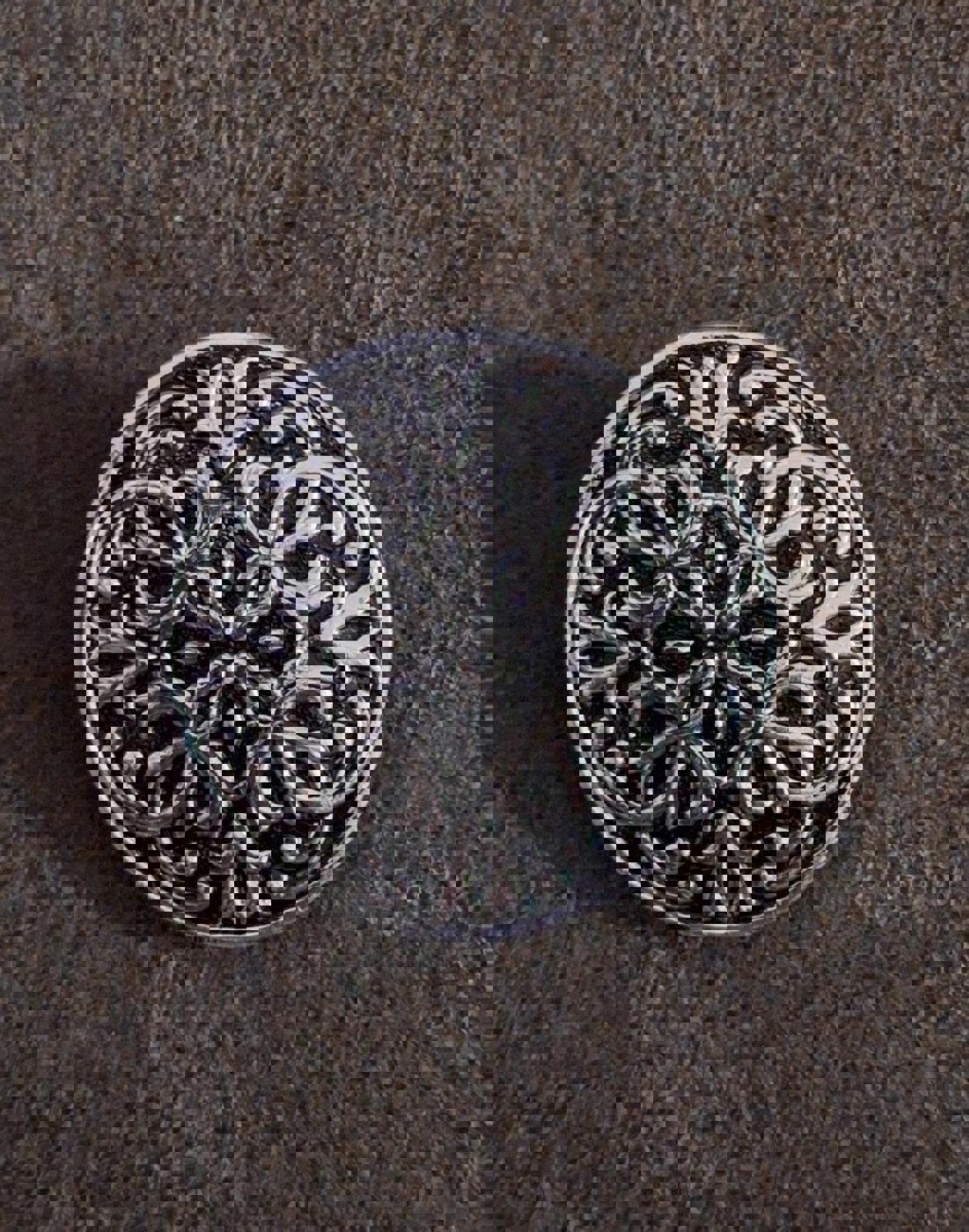 1950's Vintage Silver tone Textured style scarf Clip