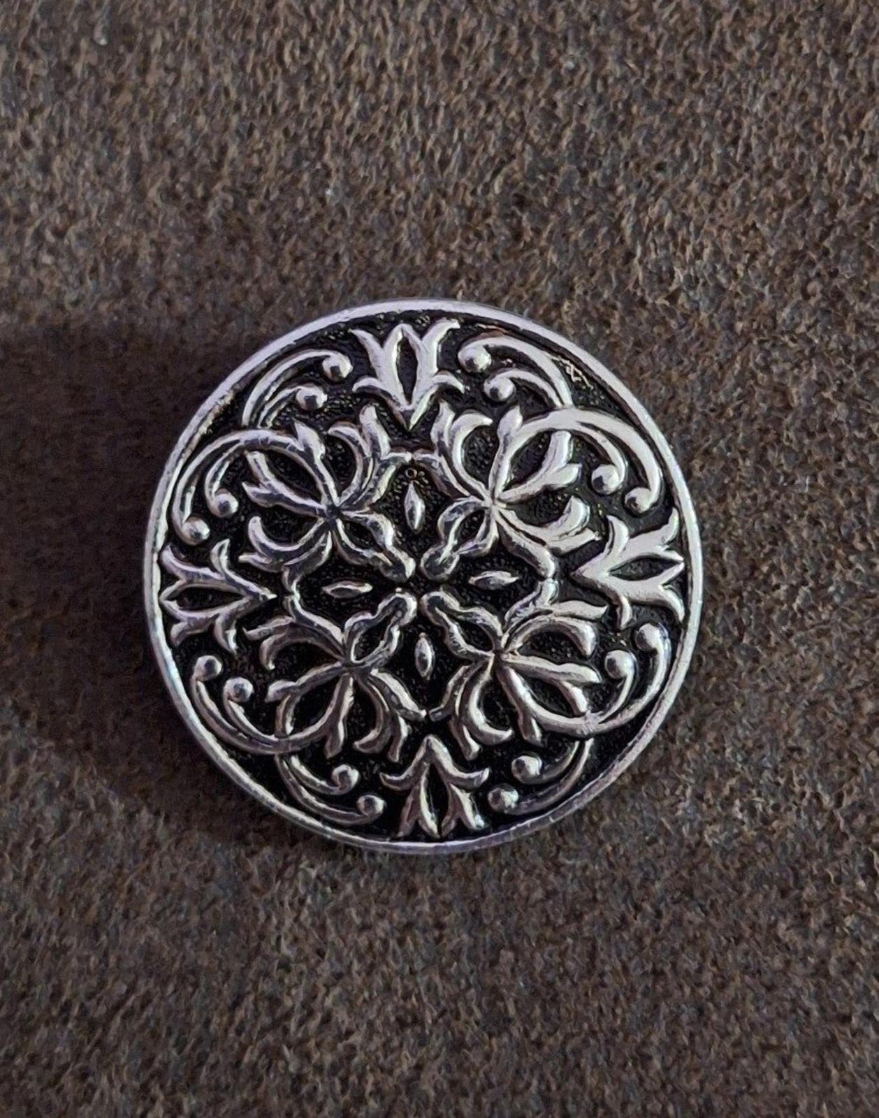 1950's Vintage Silver tone Textured style scarf Clip