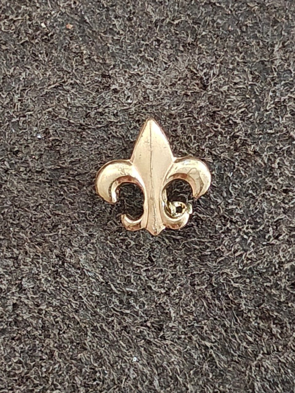 1980s Gold Tone Small Fleur-de-lis Pin Brooch