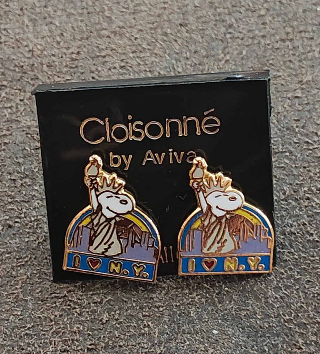 1970s Peanuts Snoopy " I Love N.Y. Gold Tone Cloisonné Stud Enamel Earrings New