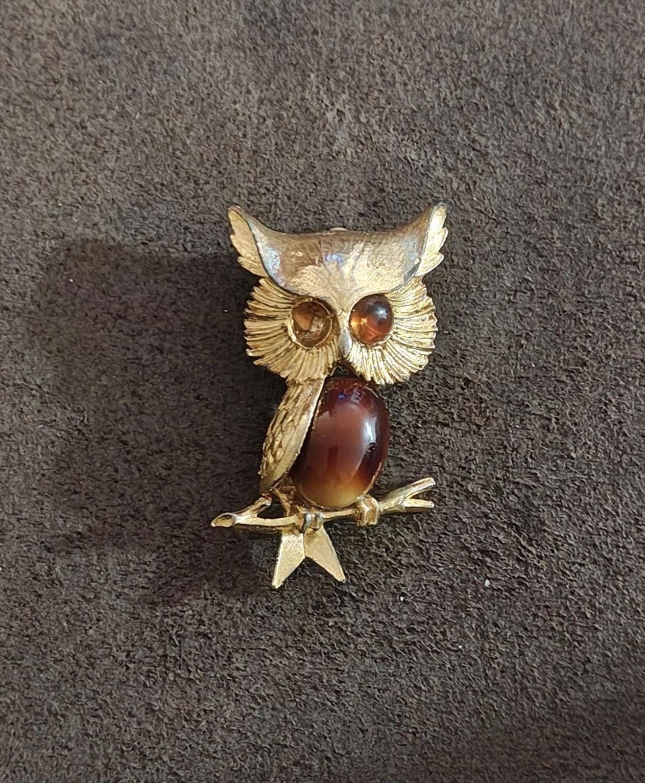 1960s Vintage Jelly Belly Gold Tone Brown Cabochon Owl Pin