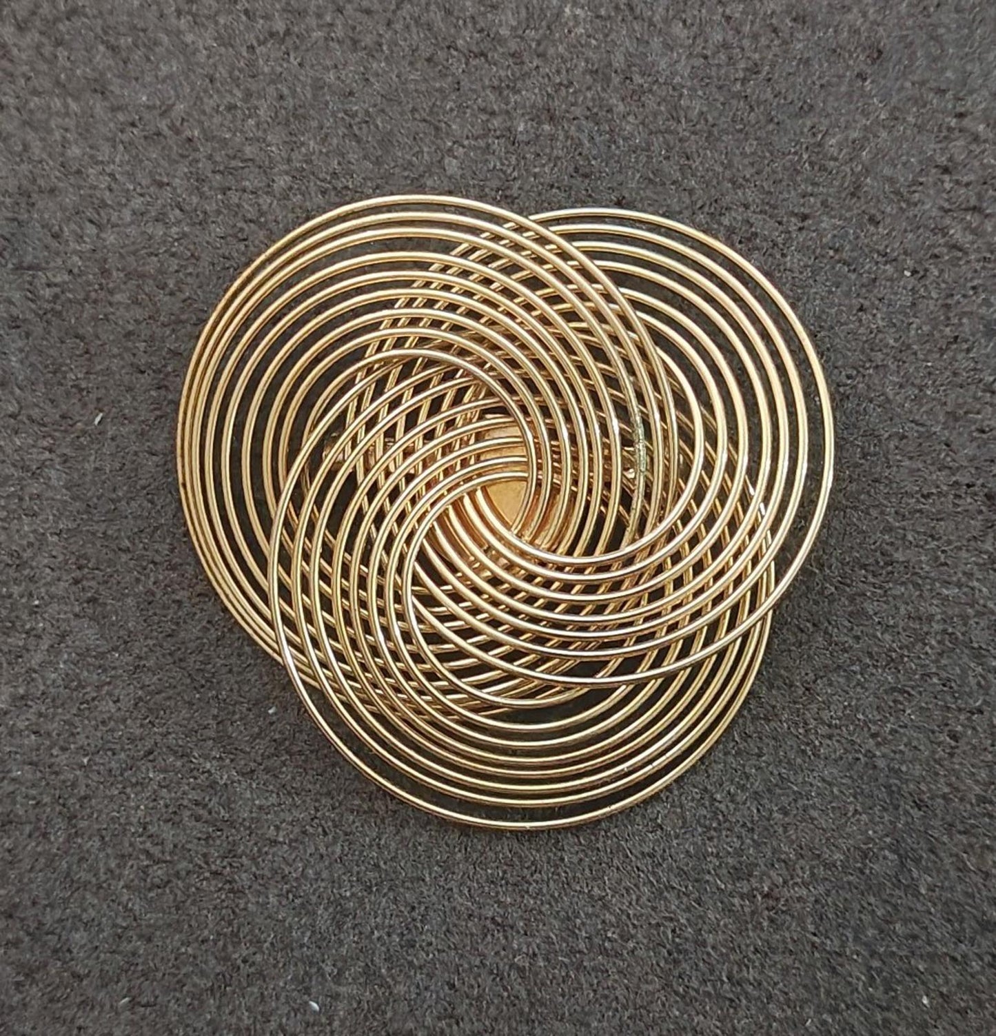1970s Abstract Modernist Gold Tone Triple Ring Wire Spiral Brooch.