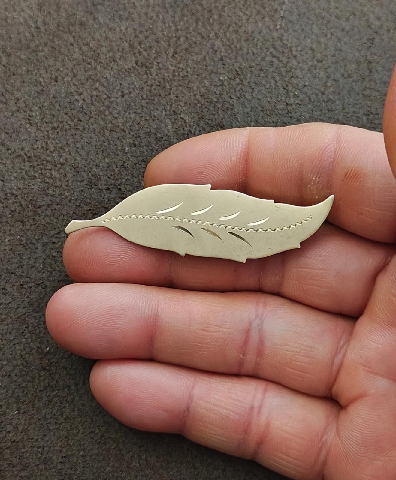 1950s/60s Gold Tone Leaf Brooch With Etched Detailing Along Its Spine and Ribs