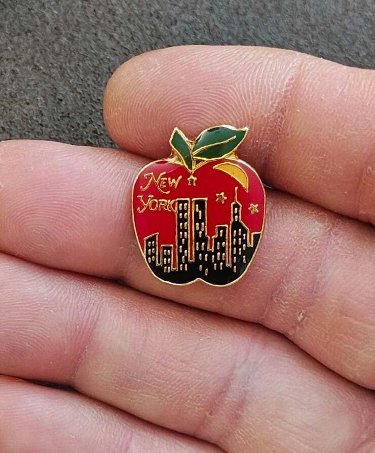 1980s CMI New York City, The Big Apple Pin