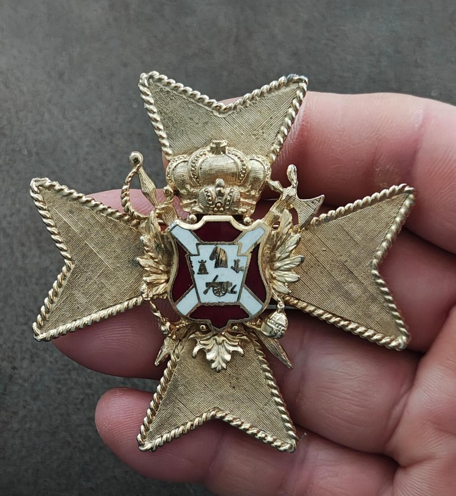1950s Rare Coro Gold Tone With Red & White Enamel Heraldic Shield Brooch