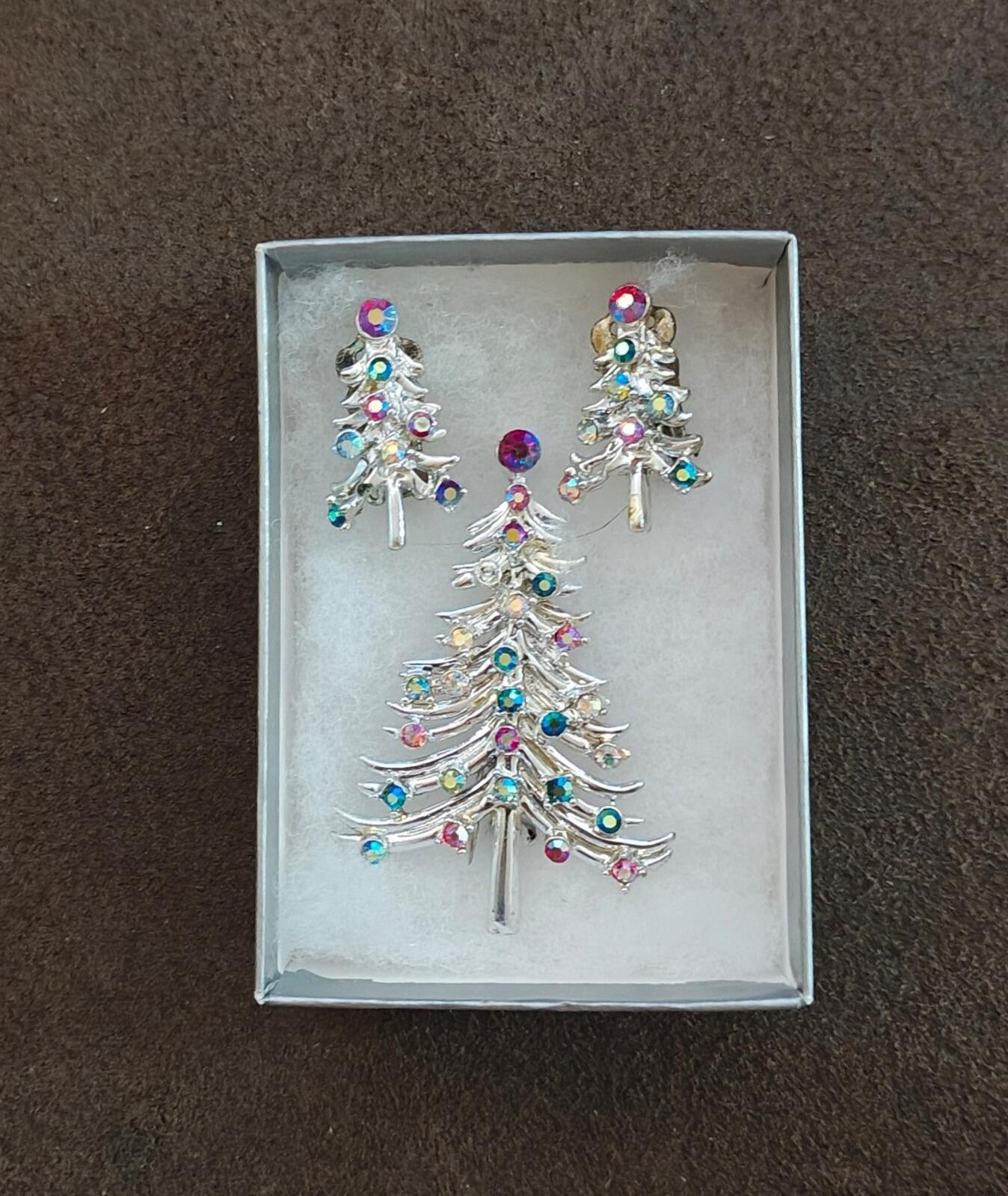 1960s Dodds Multi-Color Rhinestone Christmas Tree Brooch & Matching Earring Set