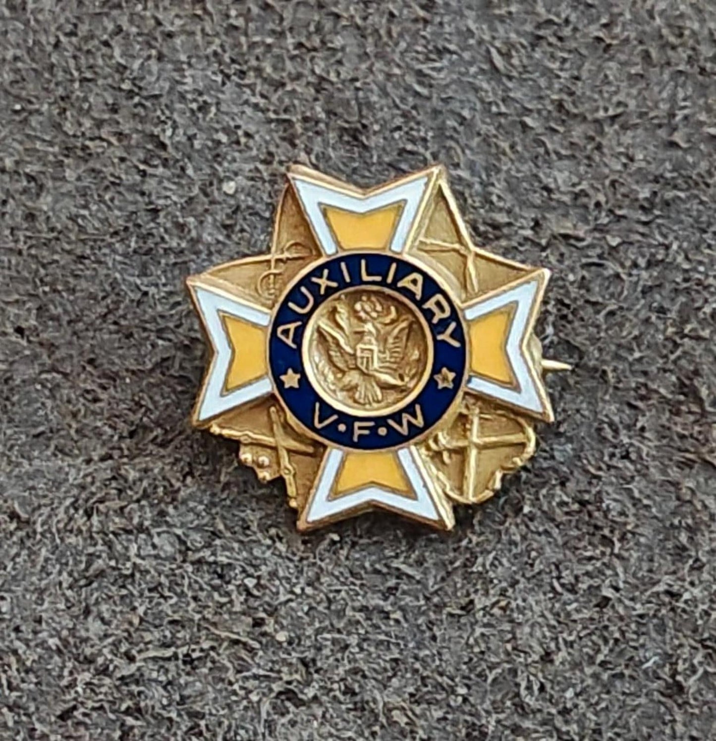 1940's Veterans Of Foreign Wars (VFW) Auxiliary Gold Tone Pin