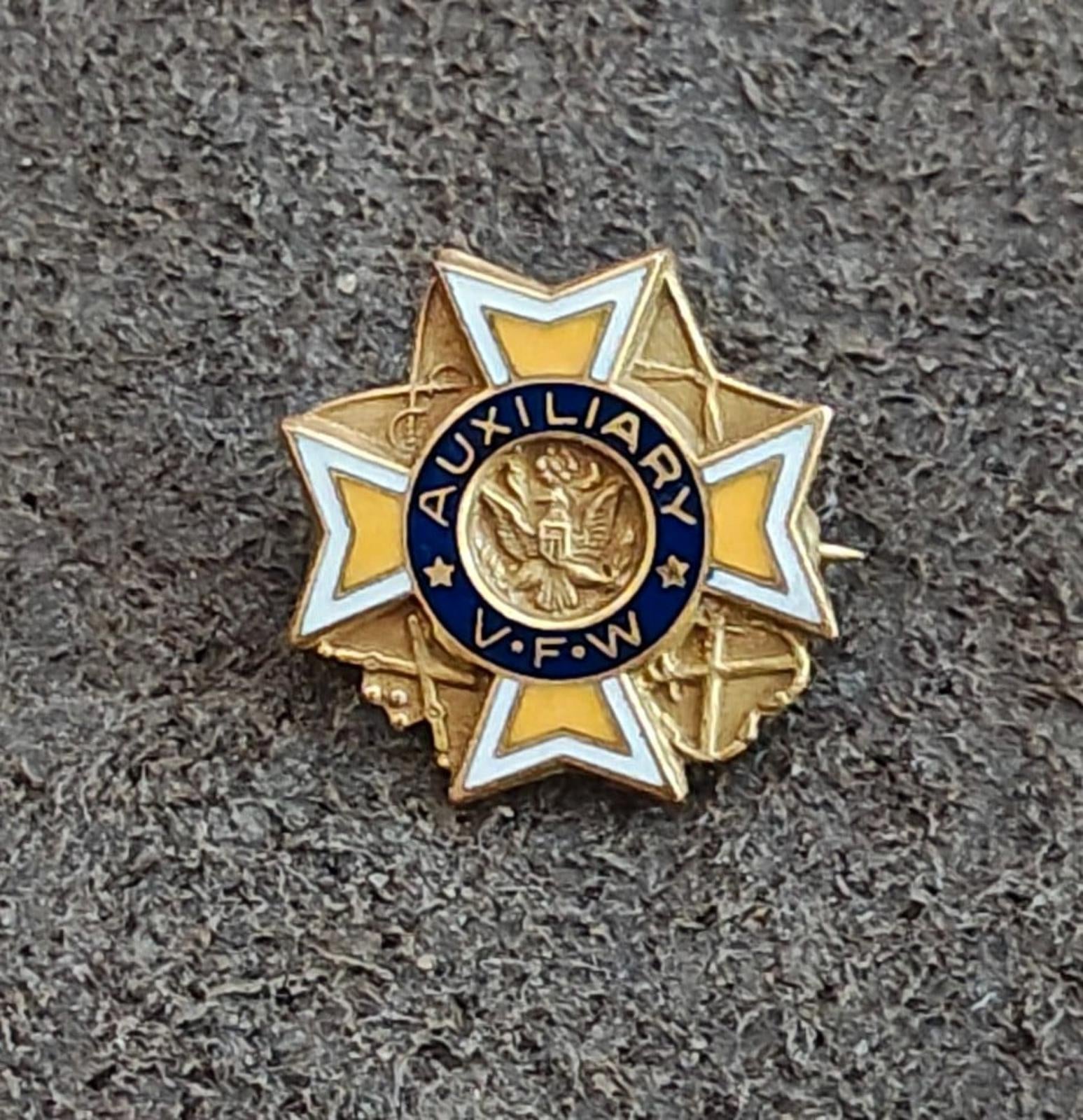 1940's Veterans Of Foreign Wars (VFW) Auxiliary Gold Tone Pin